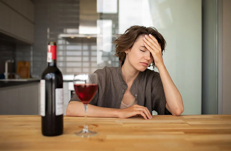 Si të shërohet varësia nga alkooli në një klinikë të specializuar
