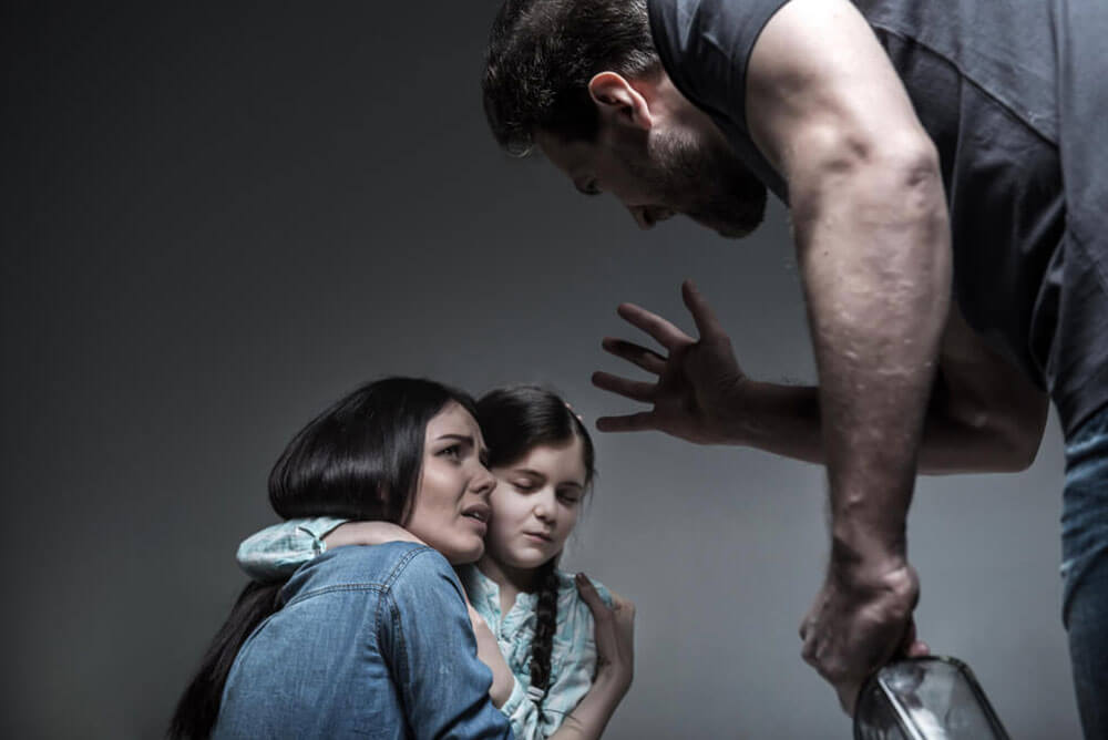 Fëmijët që rriten në familje me prindër të varur nga droga
